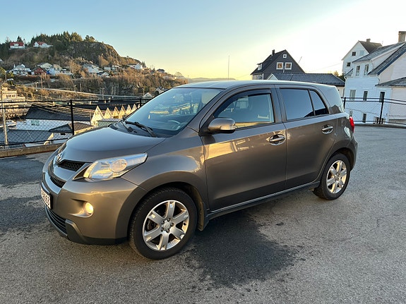 Toyota Urban Cruiser 2 of 5