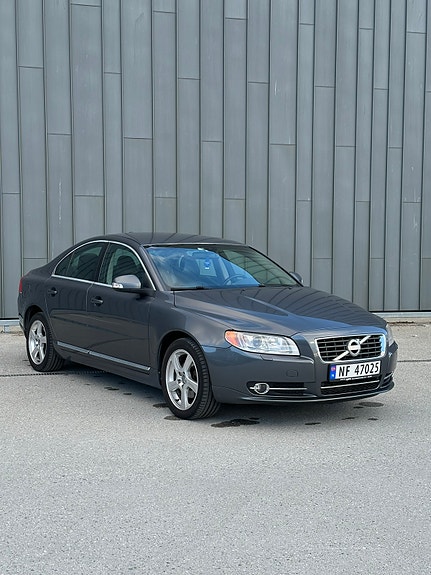 Volvo S80 2 of 5