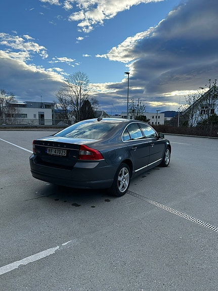 Volvo S80 4 of 5