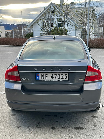 Volvo S80 3 of 5