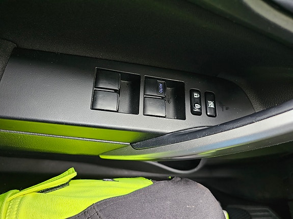Toyota Auris 17 of 24