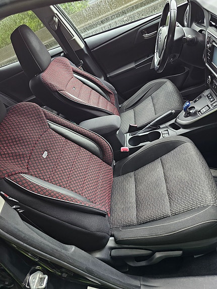 Toyota Auris 4 of 24