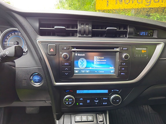 Toyota Auris 22 of 24