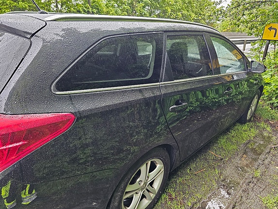 Toyota Auris 5 of 24