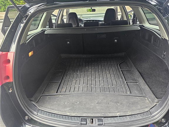 Toyota Auris 2 of 24