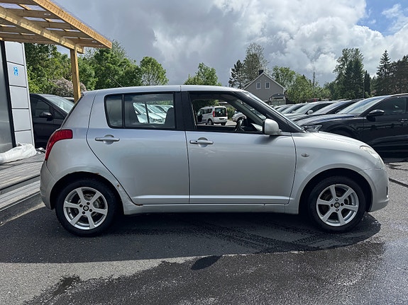 Suzuki Swift 8 of 22