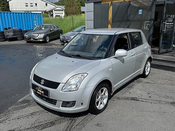 Suzuki Swift 3 of 5