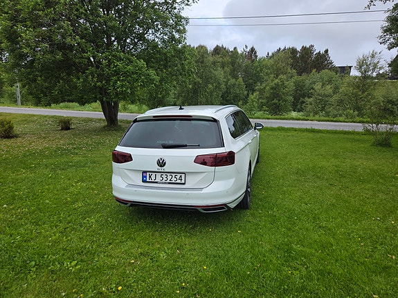 Volkswagen Passat 6 of 14