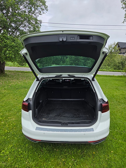 Volkswagen Passat 8 of 14