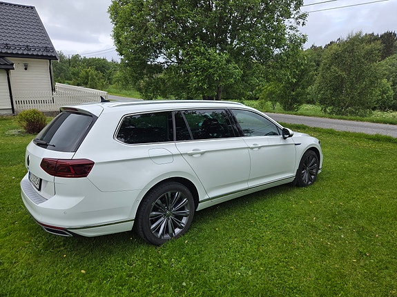 Volkswagen Passat 4 of 14