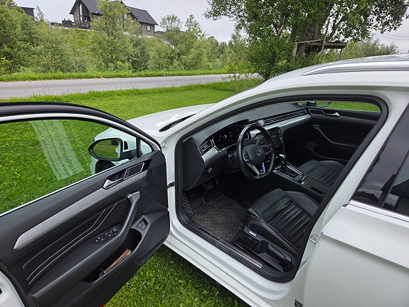 Volkswagen Passat 7 of 14