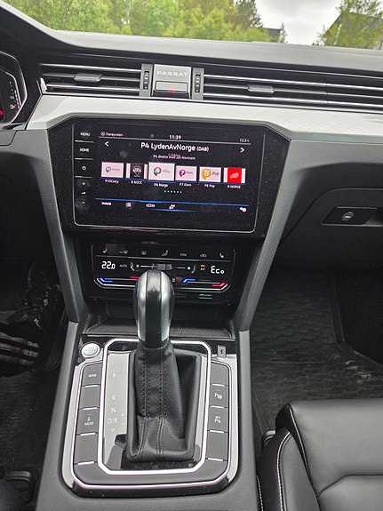Volkswagen Passat 12 of 14