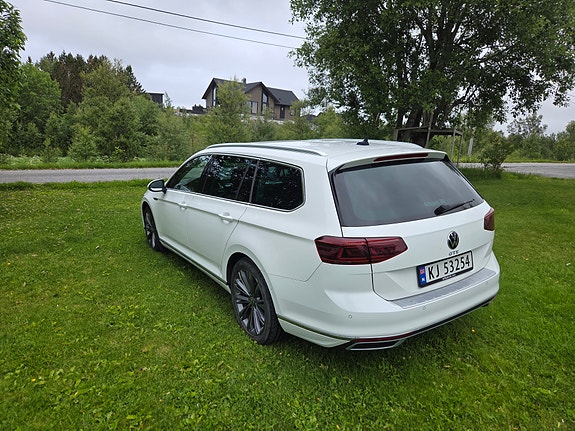 Volkswagen Passat 5 of 14