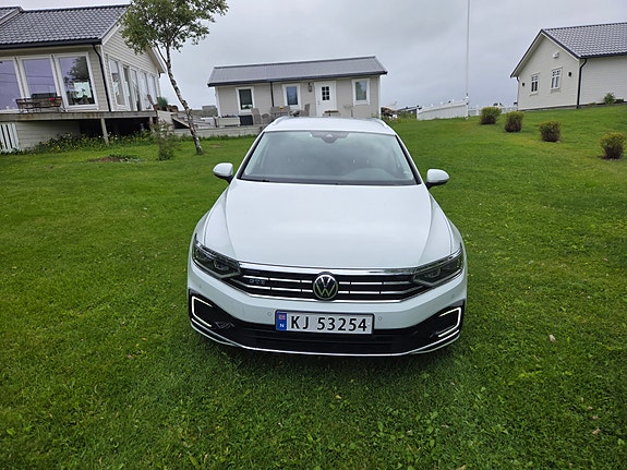 Volkswagen Passat 3 of 14