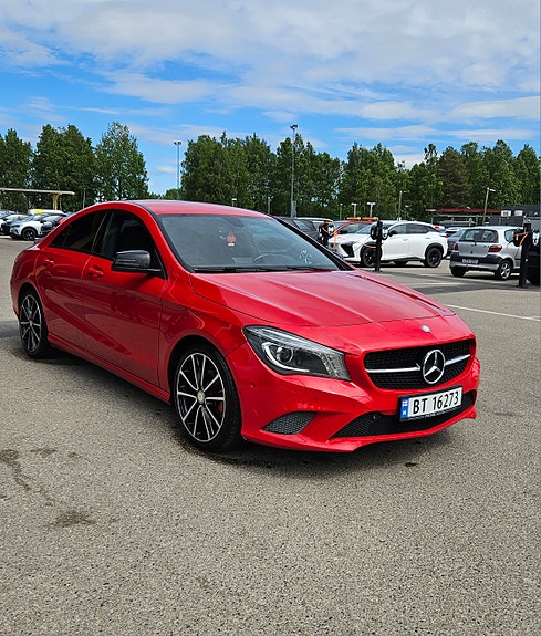 Mercedes-Benz CLA180 2 of 5