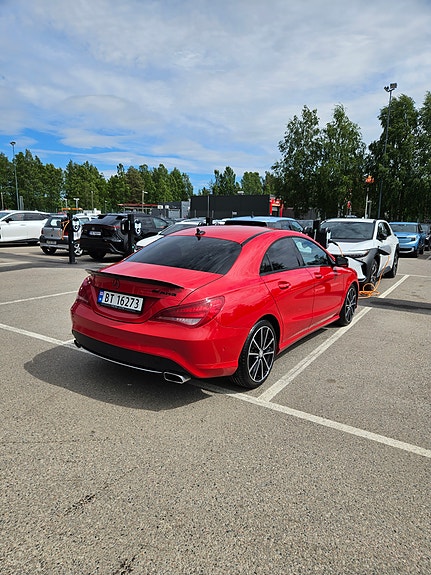 Mercedes-Benz CLA180 4 of 5