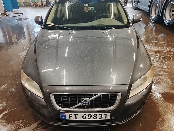 Volvo V70 2 of 26