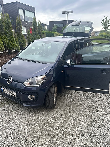 Volkswagen UP! 2 of 11