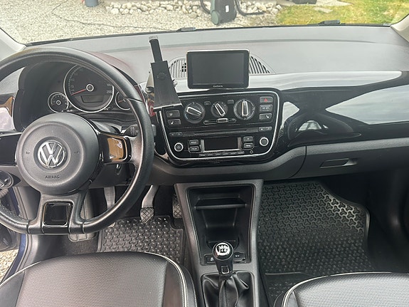 Volkswagen UP! 8 of 11