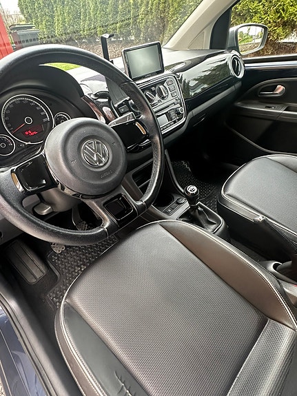Volkswagen UP! 7 of 11