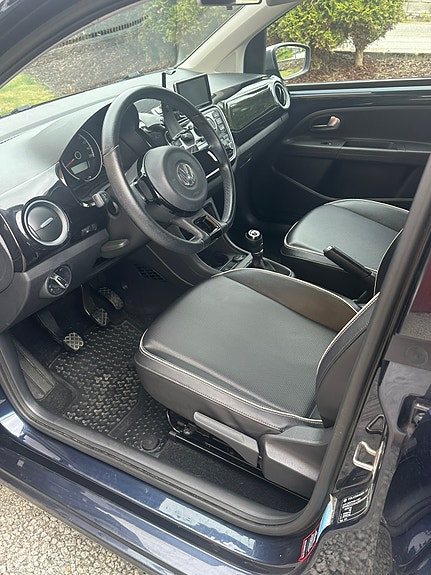 Volkswagen UP! 9 of 11
