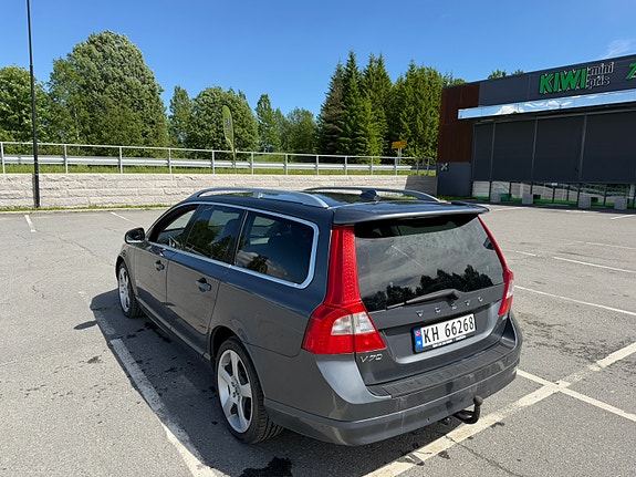 Volvo V70 4 of 5