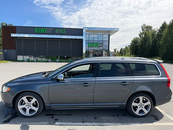 Volvo V70 3 of 5