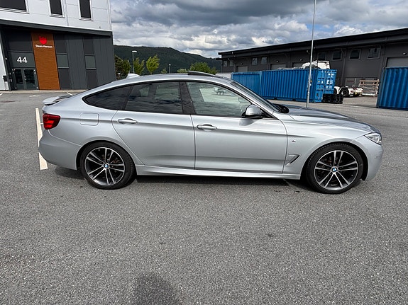 BMW 328i 3 of 27