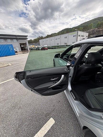 BMW 328i 9 of 27