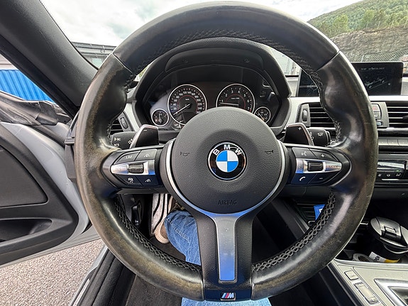BMW 328i 19 of 27