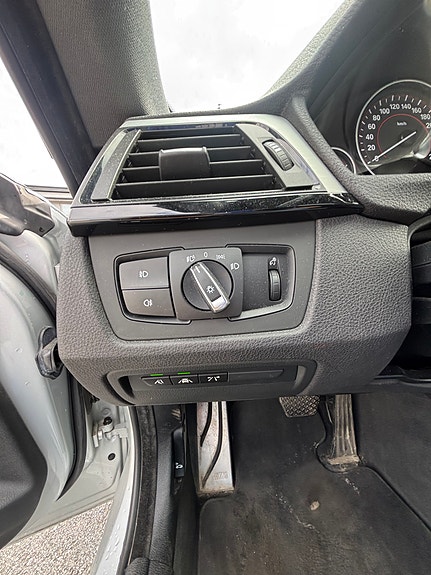BMW 328i 24 of 27