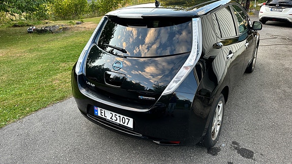 Nissan Leaf 4 of 5