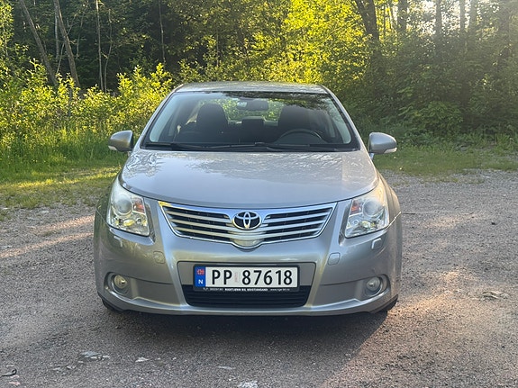 Toyota Avensis 4 of 5