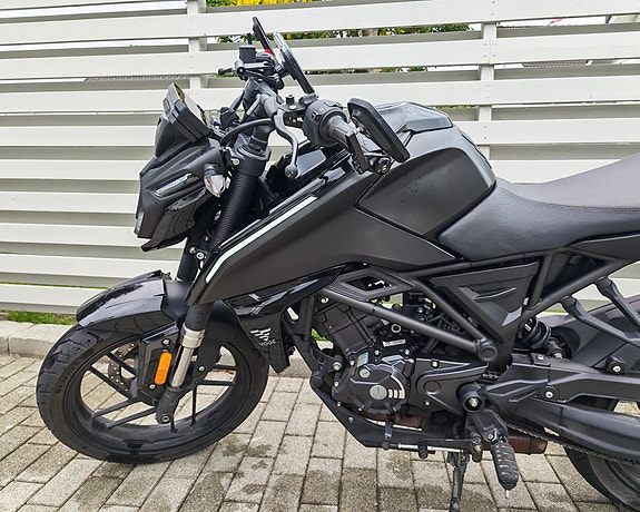VOGE 125 R 2 of 5