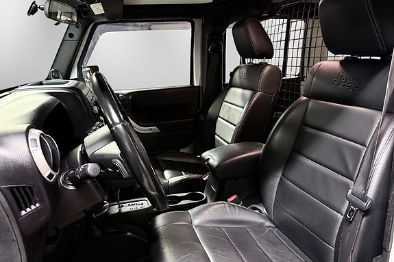 Jeep Wrangler 18 of 30