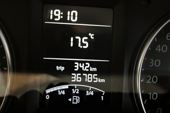 Volkswagen Caravelle 13 of 26
