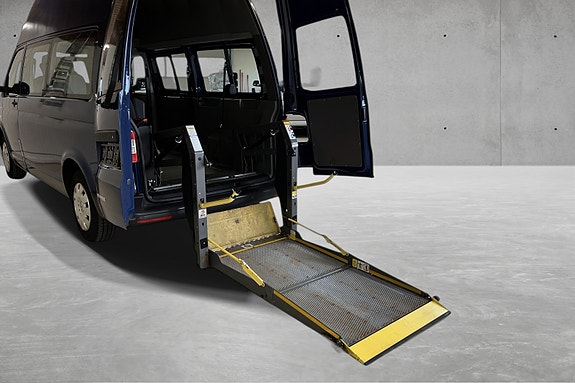 Volkswagen Caravelle 25 of 26
