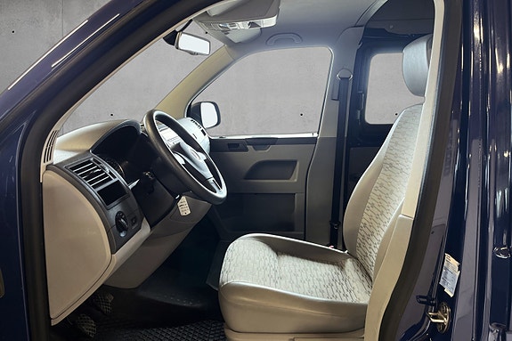 Volkswagen Caravelle 9 of 26