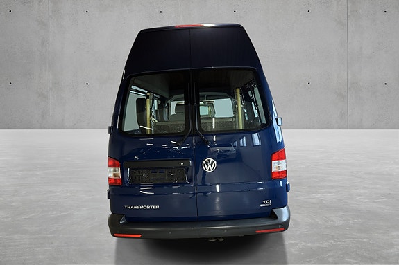 Volkswagen Caravelle 8 of 26