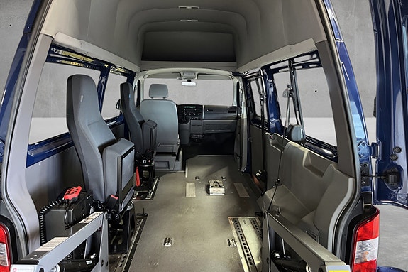 Volkswagen Caravelle 19 of 26