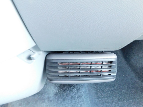 Volkswagen Caravelle 16 of 26