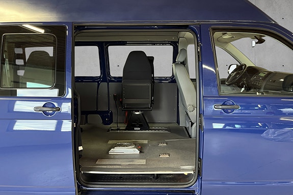 Volkswagen Caravelle 18 of 26