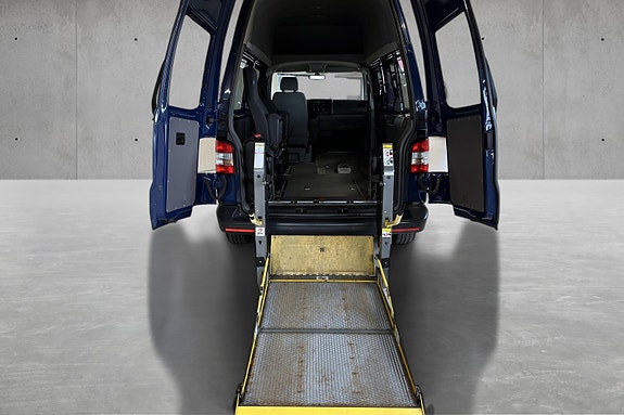 Volkswagen Caravelle 26 of 26