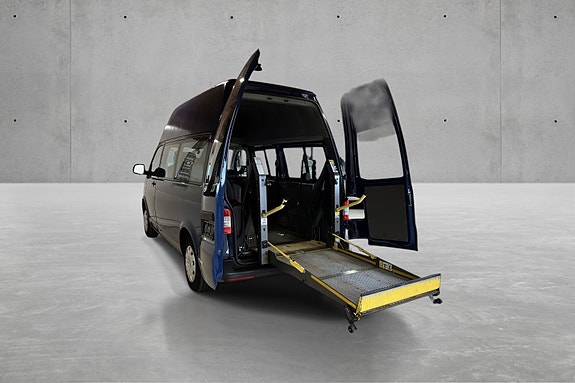 Volkswagen Caravelle 24 of 26