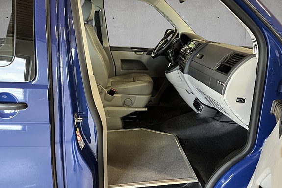 Volkswagen Caravelle 10 of 26