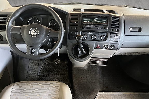 Volkswagen Caravelle 11 of 26