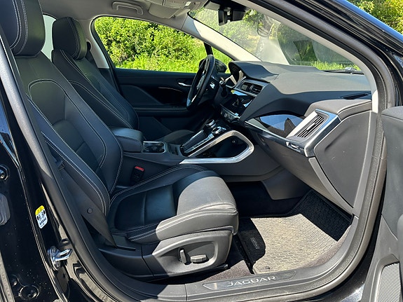 Jaguar I-PACE 11 of 17