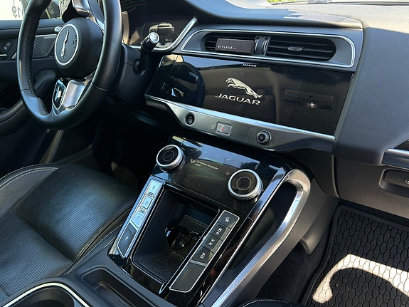 Jaguar I-PACE 12 of 17