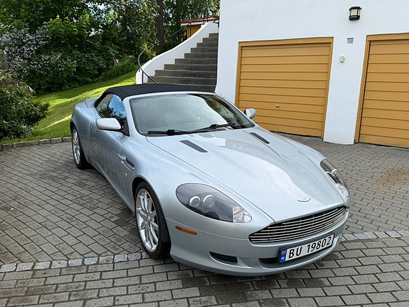 Aston Martin DB9 3 of 5