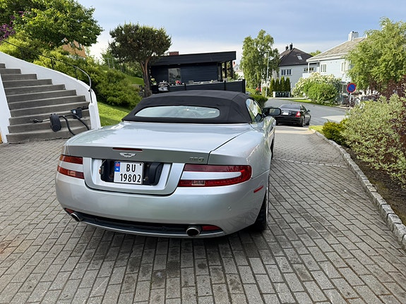 Aston Martin DB9 4 of 5